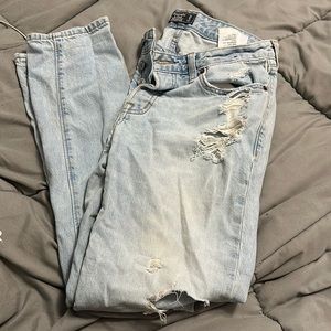Abercrombie low rise boyfriend jean